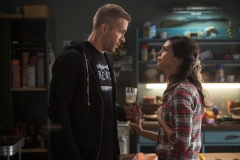 rs_1024x683-160206070204-1024-deadpool-ryan-reynolds-morena-baccarin-2616